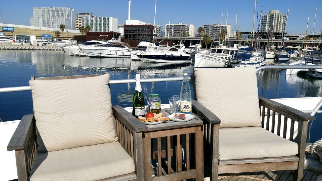 Отель Your Own Private Yacht Сан-Адриан-де-Бесос Экстерьер фото